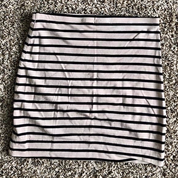 Tan and black skirt - Picture 2 of 2